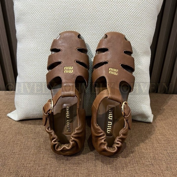 미우미우 루슈 나파 가죽 피셔맨 샌들 오크