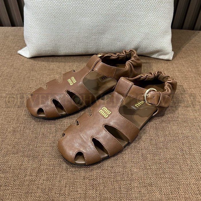 미우미우 루슈 나파 가죽 피셔맨 샌들 오크