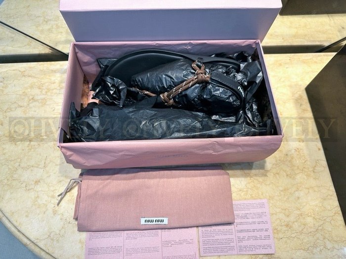 미우미우 리버 로프 레더 샌들