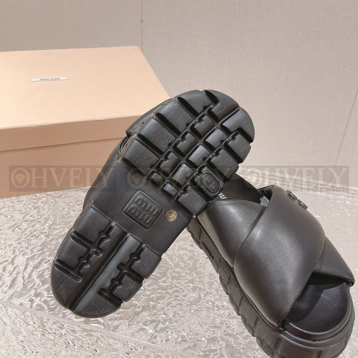 미우미우 로고 패딩 레더 크로스 샌들