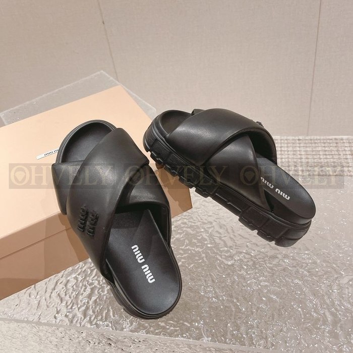 미우미우 로고 패딩 레더 크로스 샌들