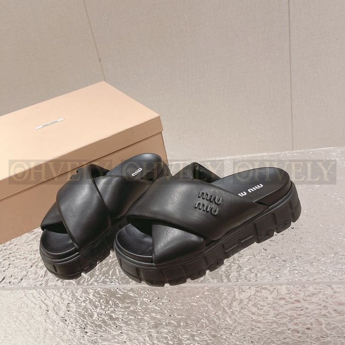 미우미우 로고 패딩 레더 크로스 샌들