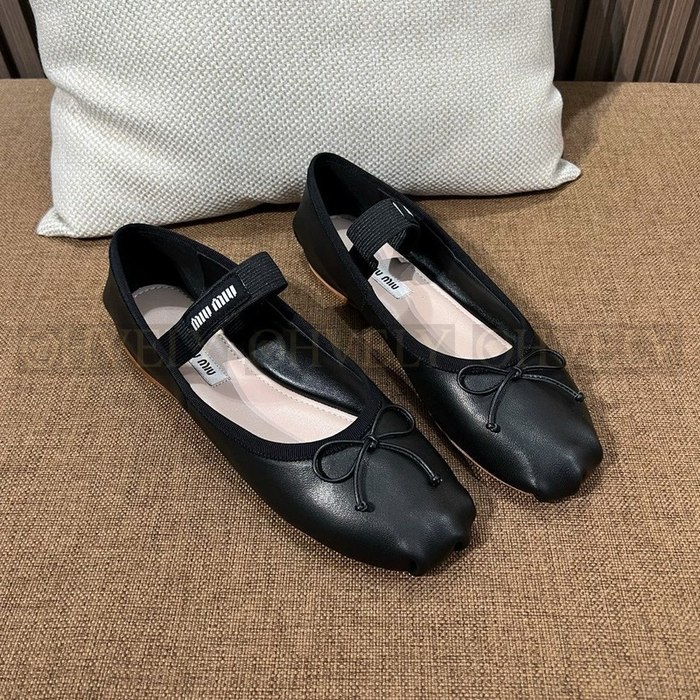 미우미우 로고 스트랩 레더 발레리나 플랫 슈즈