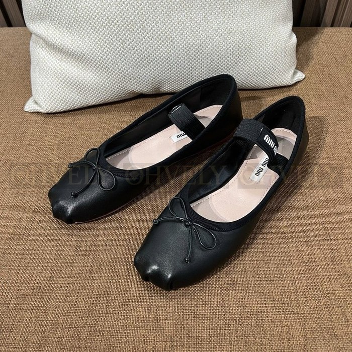 미우미우 로고 스트랩 레더 발레리나 플랫 슈즈