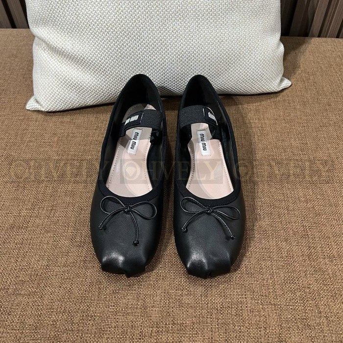 미우미우 로고 스트랩 레더 발레리나 플랫 슈즈