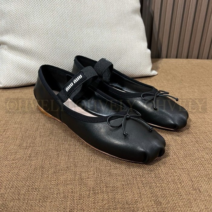 미우미우 로고 스트랩 레더 발레리나 플랫 슈즈