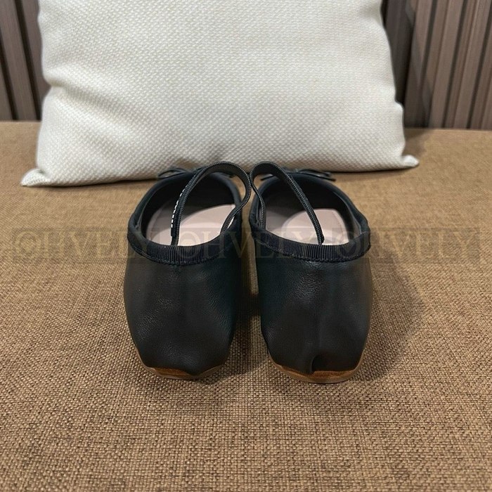 미우미우 로고 스트랩 레더 발레리나 플랫 슈즈