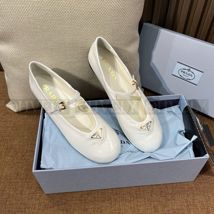 프라다 삼각로고  메리제인 플랫