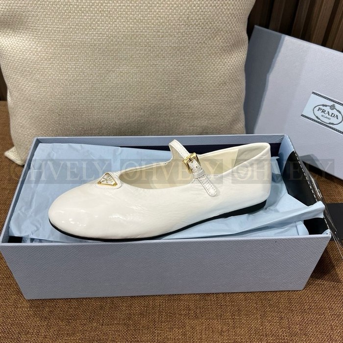 프라다 삼각로고  메리제인 플랫