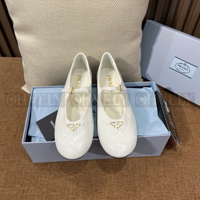 프라다 삼각로고  메리제인 플랫