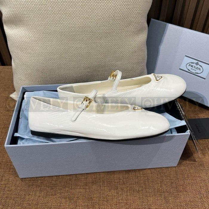 프라다 삼각로고  메리제인 플랫