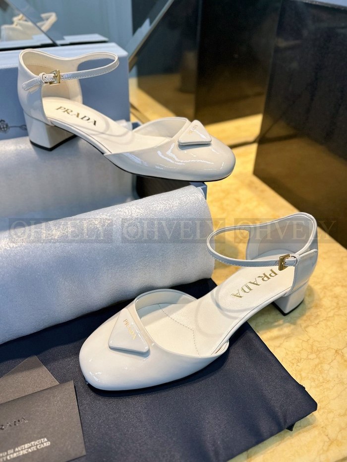 프라다 삼각 로고 페이던트 펌프스