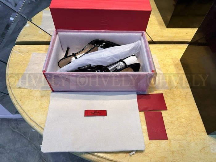 발렌티노 페이던트 브이로고 시그니처 슬링백 펌프스