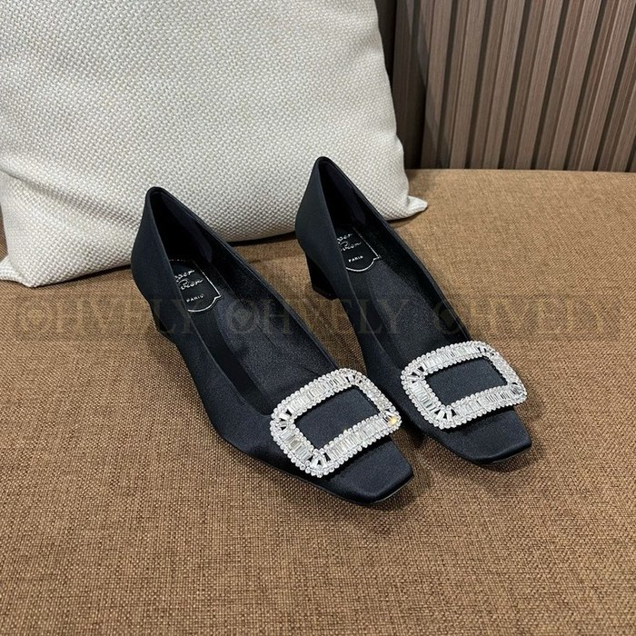 로저비비에 벨 비비에 크리스탈 버클 펌프스