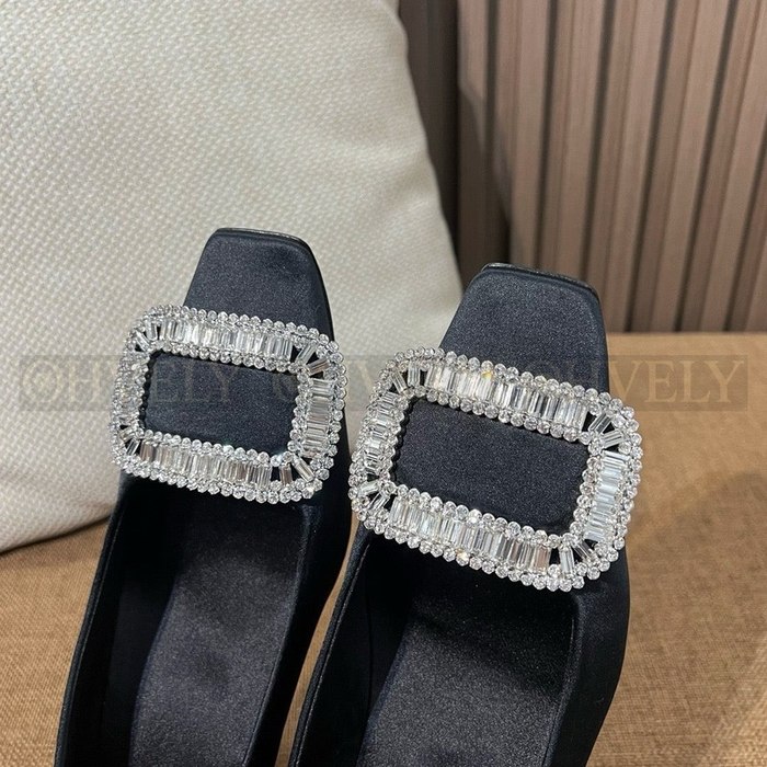 로저비비에 벨 비비에 크리스탈 버클 펌프스