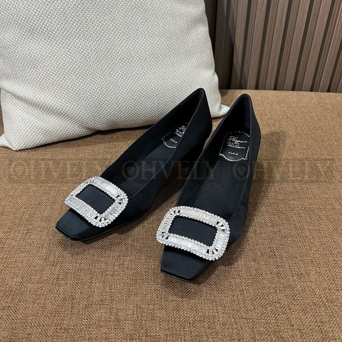 로저비비에 벨 비비에 크리스탈 버클 펌프스