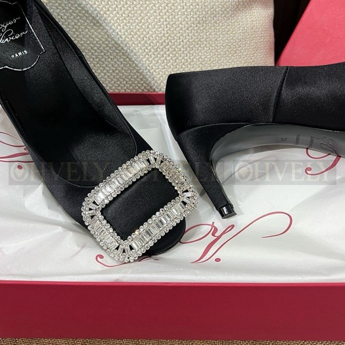 로저비비에 벨 비비에 크리스탈 버클 펌프스 힐