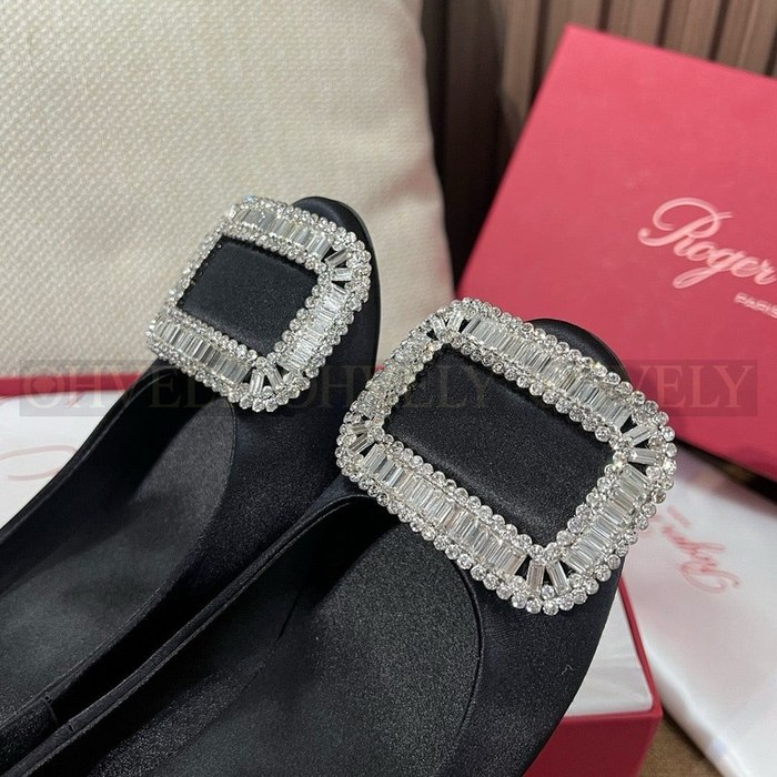 로저비비에 벨 비비에 크리스탈 버클 펌프스 힐