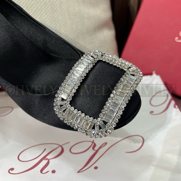 로저비비에 벨 비비에 크리스탈 버클 펌프스 힐