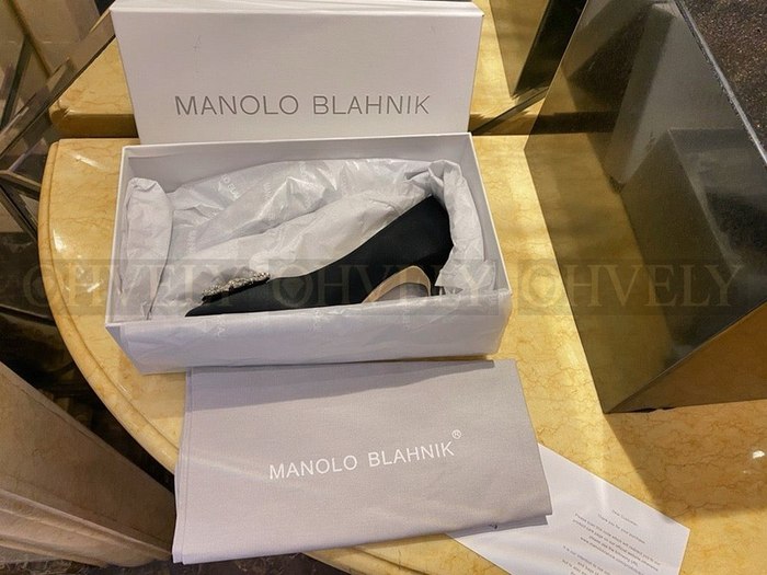 마놀로블라닉 한기시 90 새틴 펌프스 힐