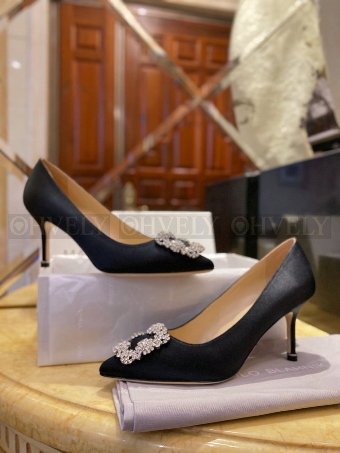 마놀로블라닉 한기시 90 새틴 펌프스 힐