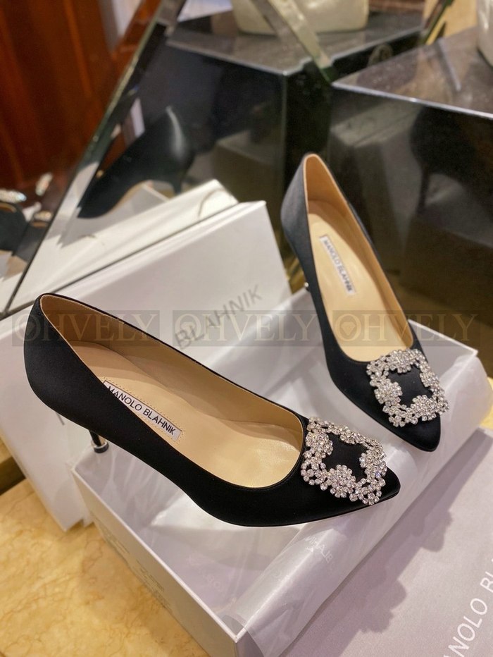 마놀로블라닉 한기시 90 새틴 펌프스 힐