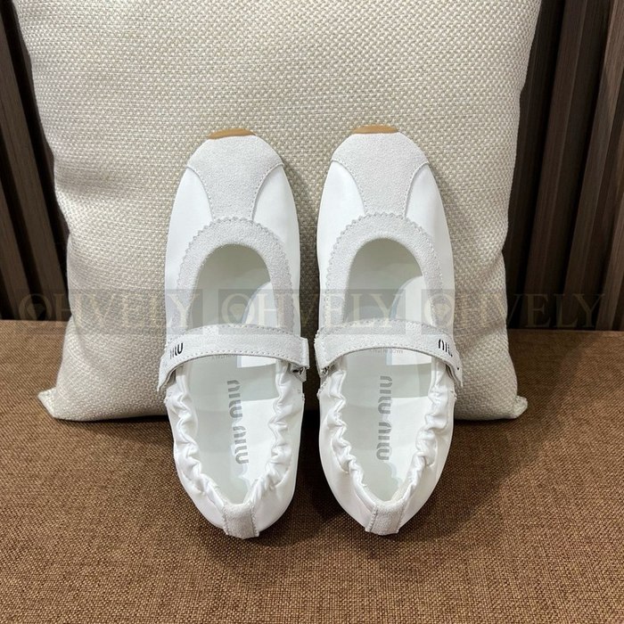 미우미우 블리치드 나파 가죽 발레리나