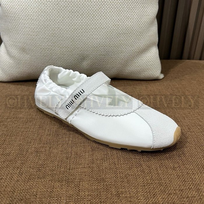 미우미우 블리치드 나파 가죽 발레리나