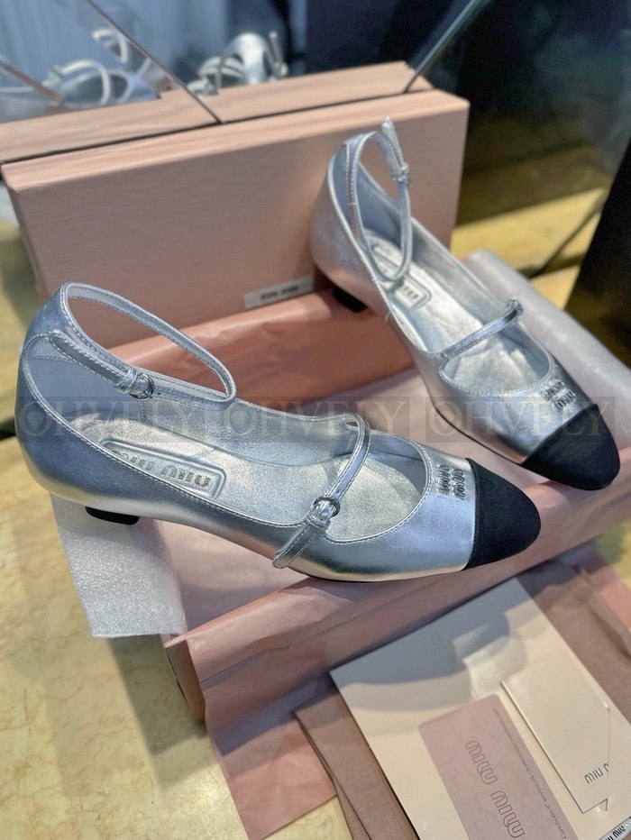 미우미우 사틴 샴브레이 크리스탈 슬링백 펌프스