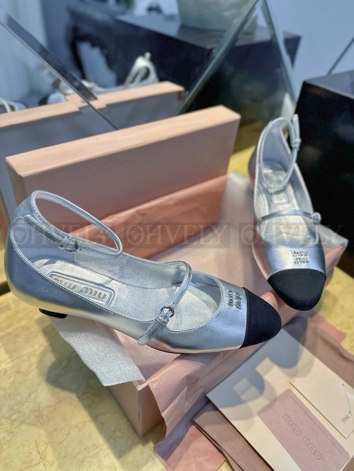 미우미우 사틴 샴브레이 크리스탈 슬링백 펌프스