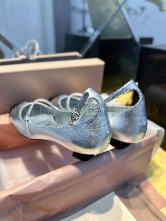 미우미우 사틴 샴브레이 크리스탈 슬링백 펌프스