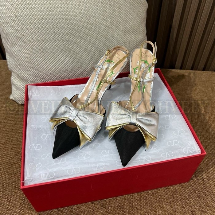 발렌티노 가라바니 슬링백