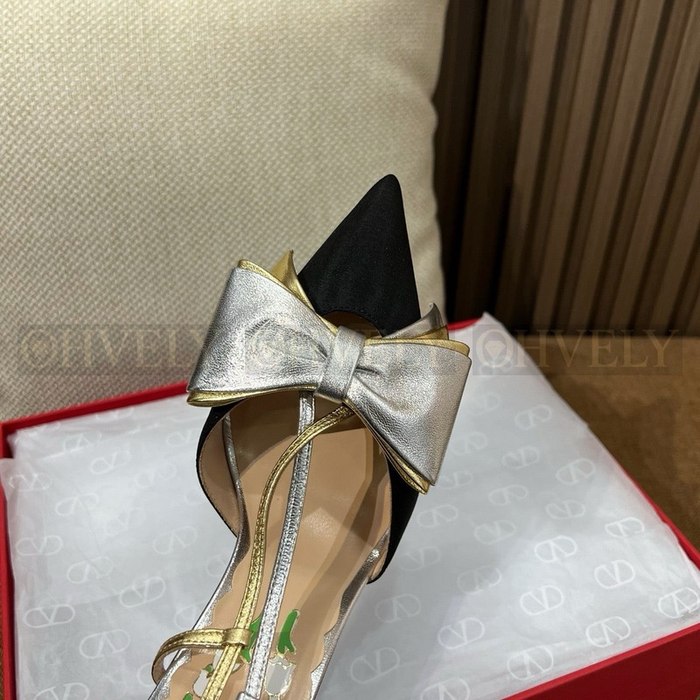 발렌티노 가라바니 슬링백