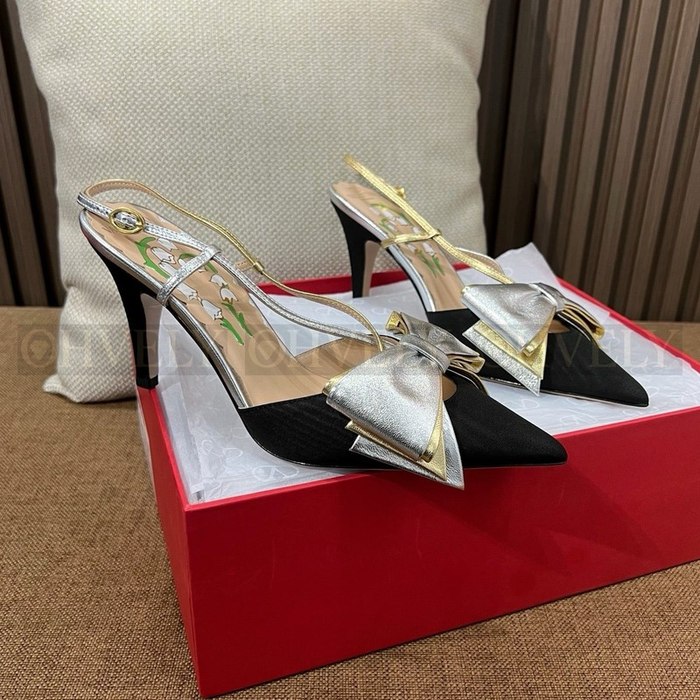 발렌티노 가라바니 슬링백