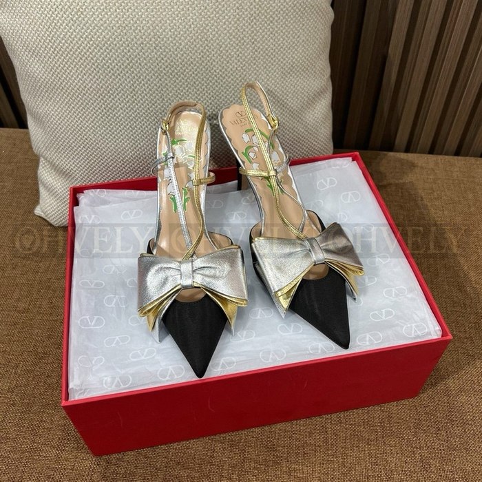 발렌티노 가라바니 슬링백