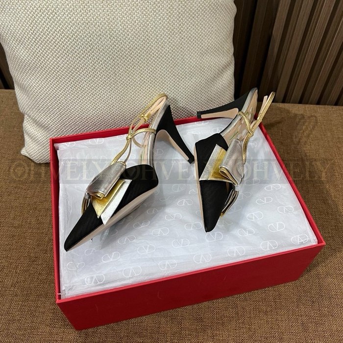 발렌티노 가라바니 슬링백