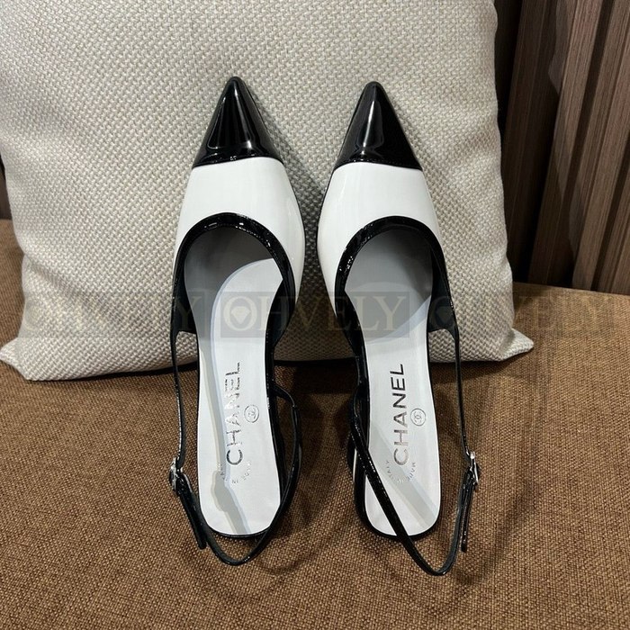 샤넬 포인티드 토 슬링백 펌프스