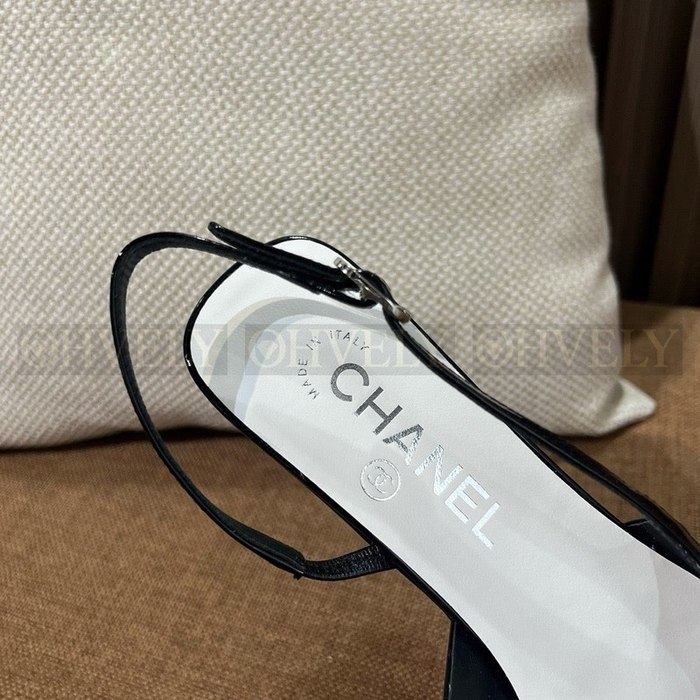 샤넬 포인티드 토 슬링백 펌프스