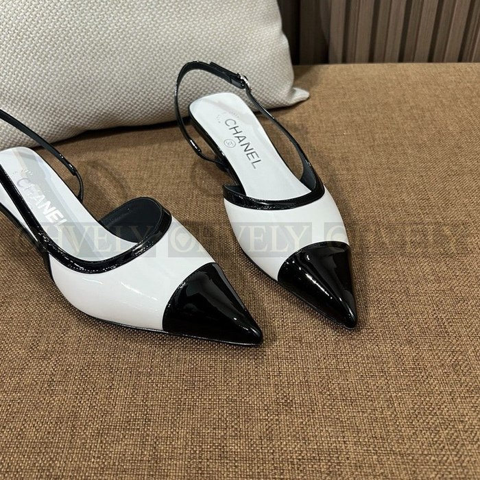 샤넬 포인티드 토 슬링백 펌프스