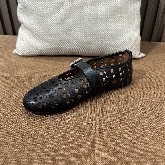 알라이아 비엔 발레 플랫