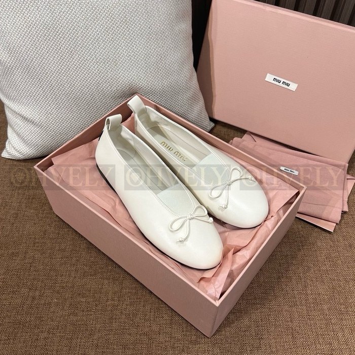 미우미우 엘랑 나파 가죽 발레리나 슈즈
