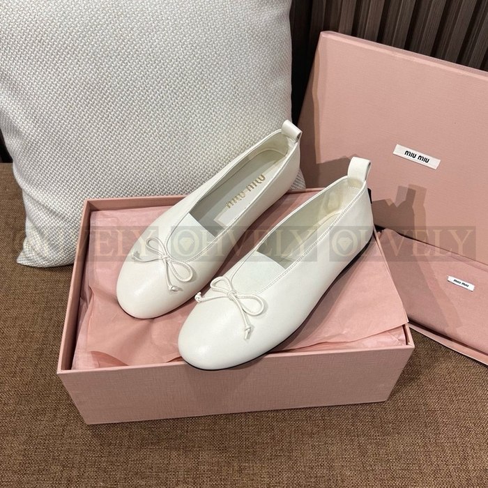 미우미우 엘랑 나파 가죽 발레리나 슈즈