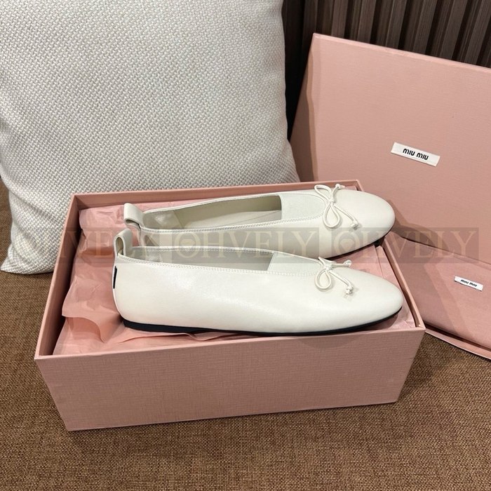 미우미우 엘랑 나파 가죽 발레리나 슈즈