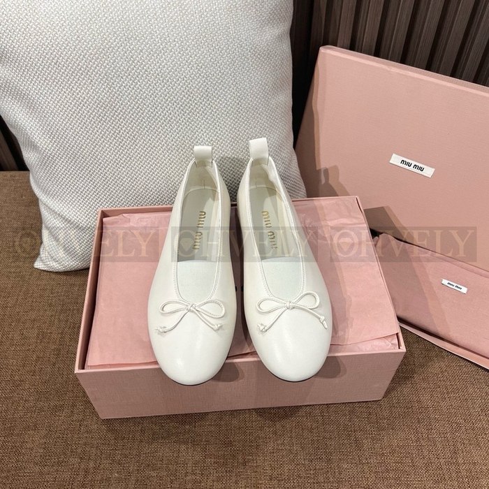 미우미우 엘랑 나파 가죽 발레리나 슈즈