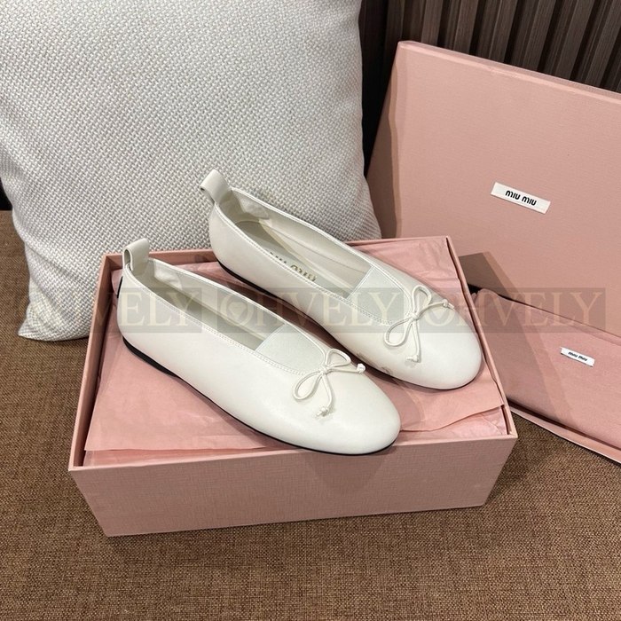 미우미우 엘랑 나파 가죽 발레리나 슈즈