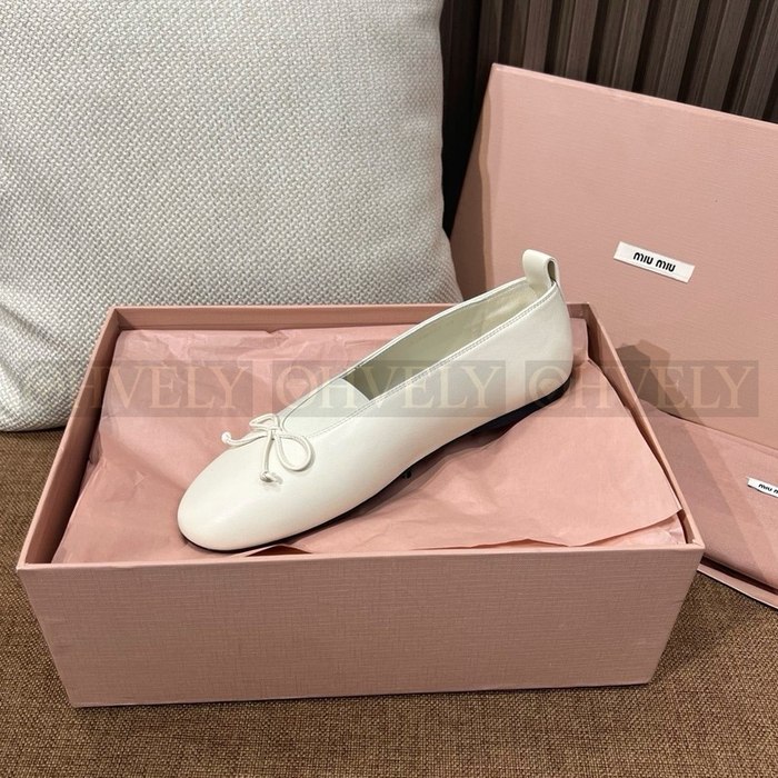 미우미우 엘랑 나파 가죽 발레리나 슈즈