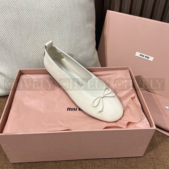 미우미우 엘랑 나파 가죽 발레리나 슈즈