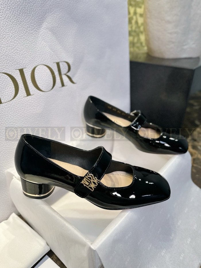 디올 미스 펌프스