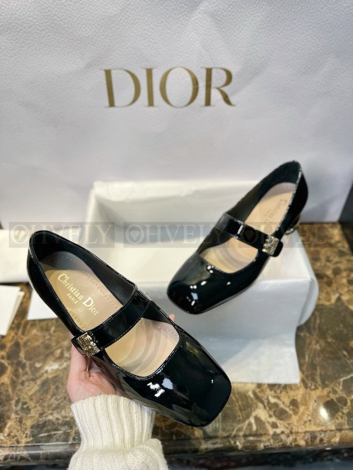 디올 미스 펌프스