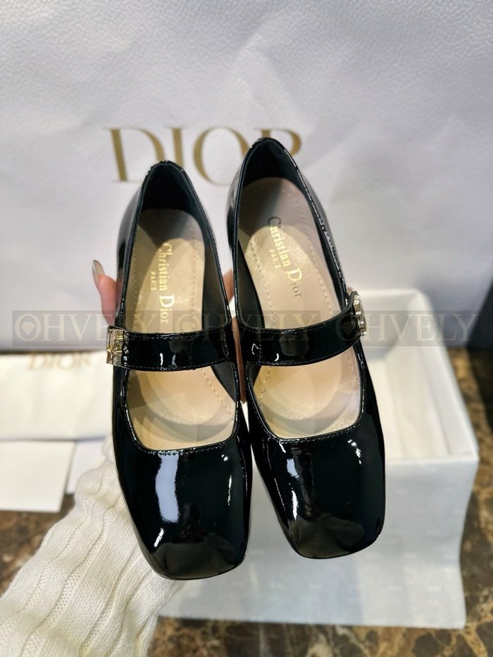 디올 미스 펌프스